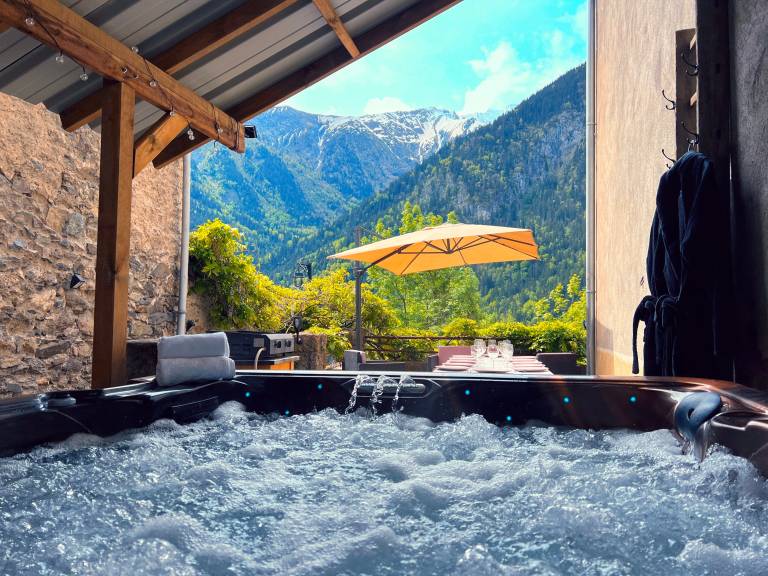 Family-oriented vacation home with garden, sauna & fast internet | Mountain view | Good for workation | Dogs allowed in Les Deux Alpes