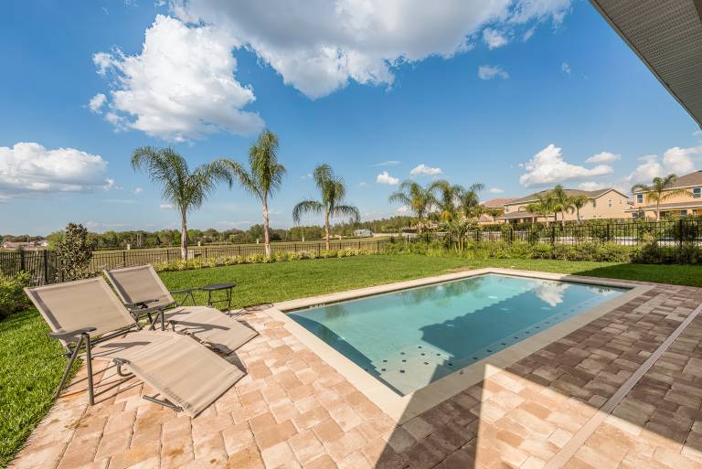Family-friendly spacious vacation home with jacuzzi & private pool | Pet-friendly — photo 5