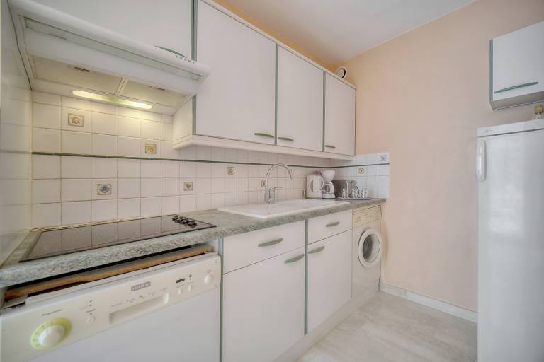 Family-friendly pleasant apartment with yard & patio | Beach nearby | Pet-friendly — photo 5
