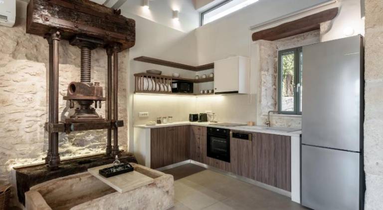 Villa with private pool, patio & yard — photo 3