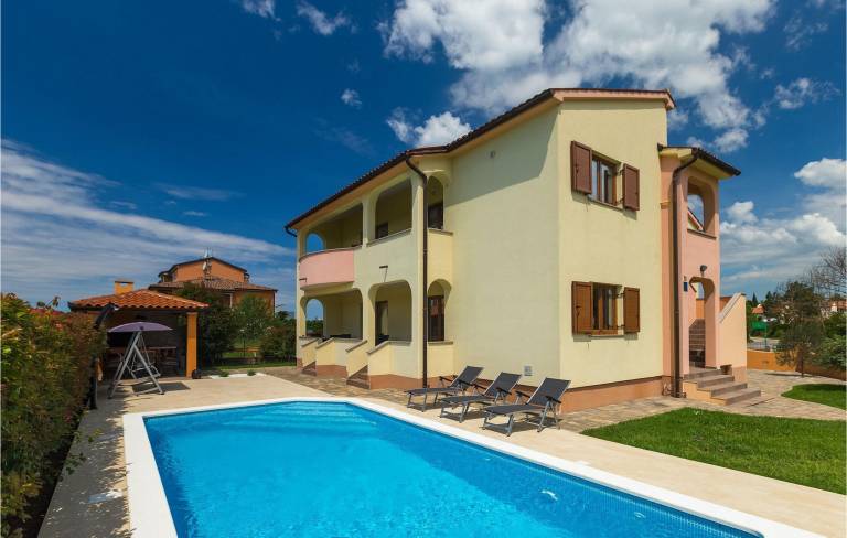 House Pula