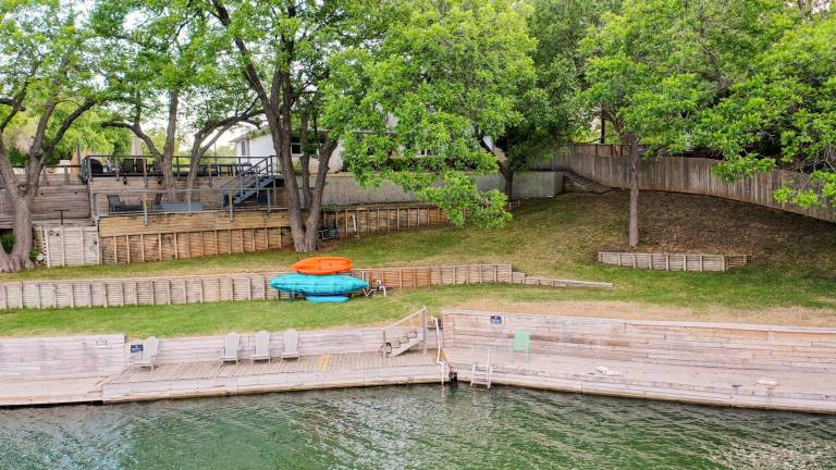 Lake Marble Falls Waterfront House Wet Slip Huge Yard — photo 2