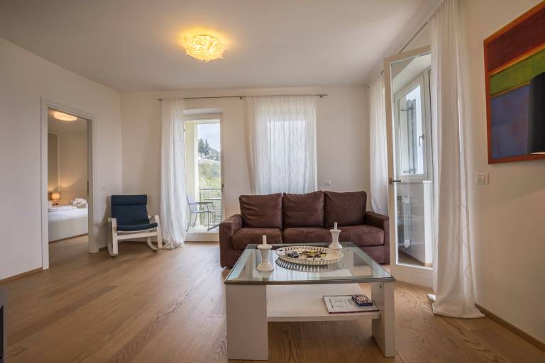 Holiday apartment with pool & yard | Lake view in Tignale