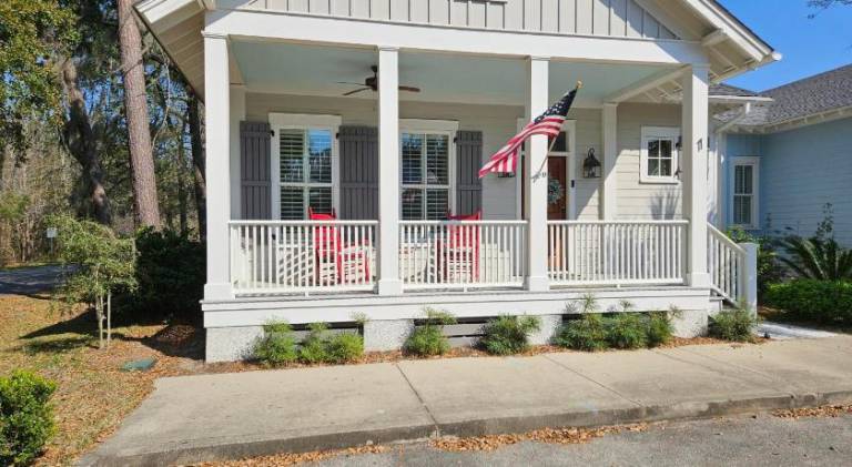 Vacation home with pool | Pets are welcome in Beaufort, SC