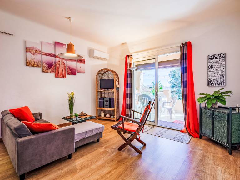 Children-friendly pleasant vacation home with garden & patio | Sea view | Pets are welcome — photo 3