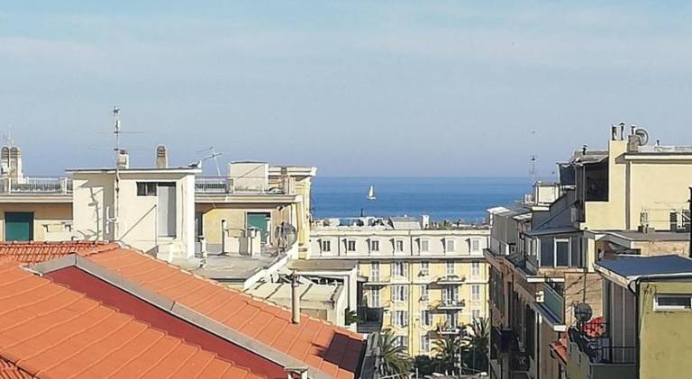 Rental apartment | Next to the beach | Pets allowed in Sanremo