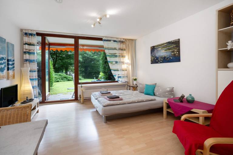 Wonderful studio with patio, fast internet & pool | Garden view | Pets allowed — photo 3