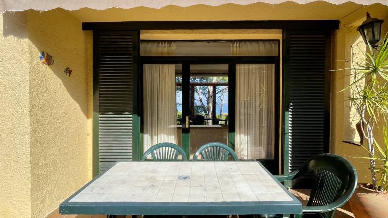 House with yard, barbecue & patio — photo 4