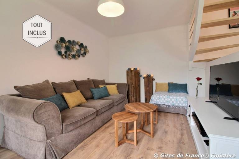 Gite with patio, BBQ & yard in Quimper