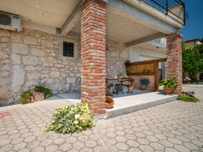 Rental apartment with garden, barbecue & patio — photo 3