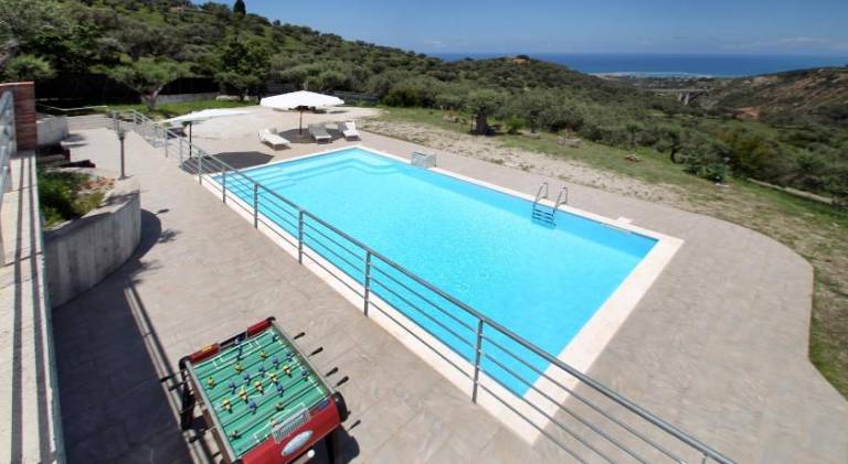 Villa with pool — photo 4