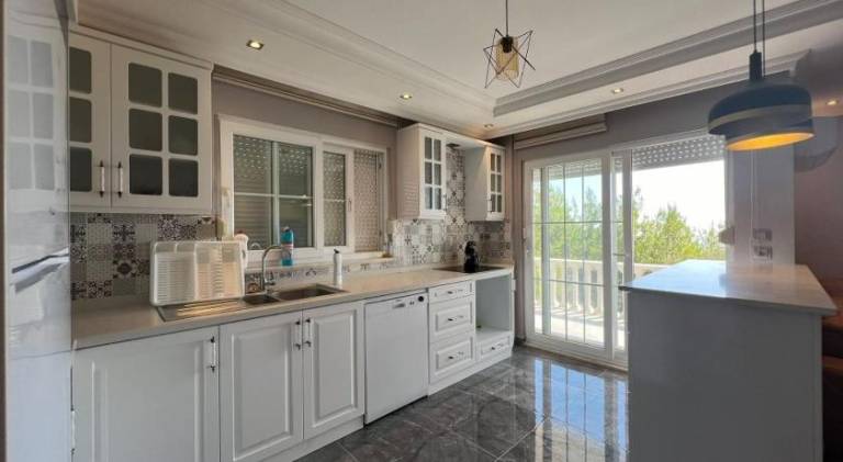 Villa with private pool, barbeque & hot tub | Suitable for remote work | Pets allowed — photo 3