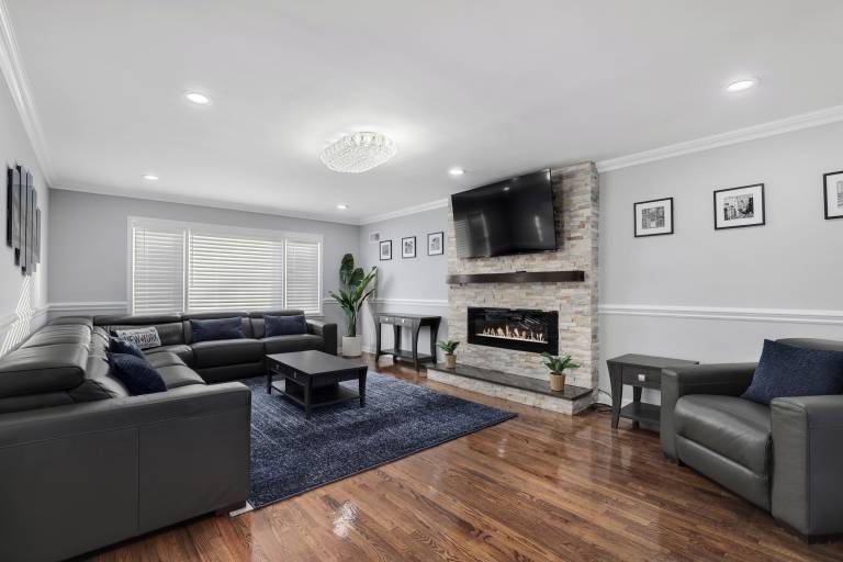 House  Colonial Heights
