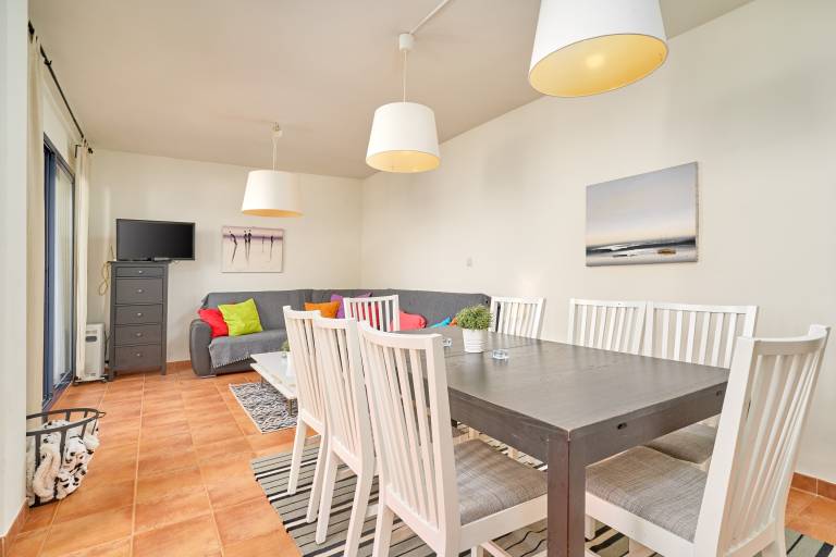 Vacation home with BBQ, pool & terrace | City view — photo 5