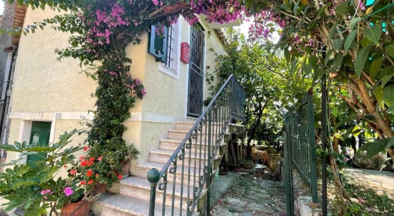 House with 2 rooms for 4 persons in Loano