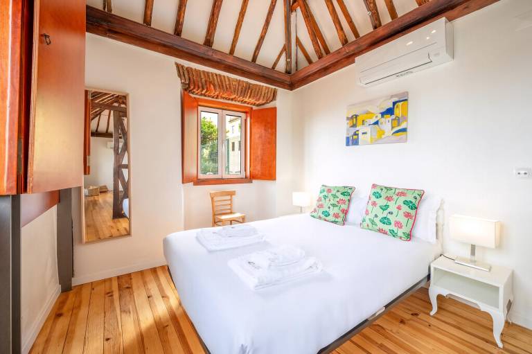 Studio with terrace | Next to São Jorge Castle | City view