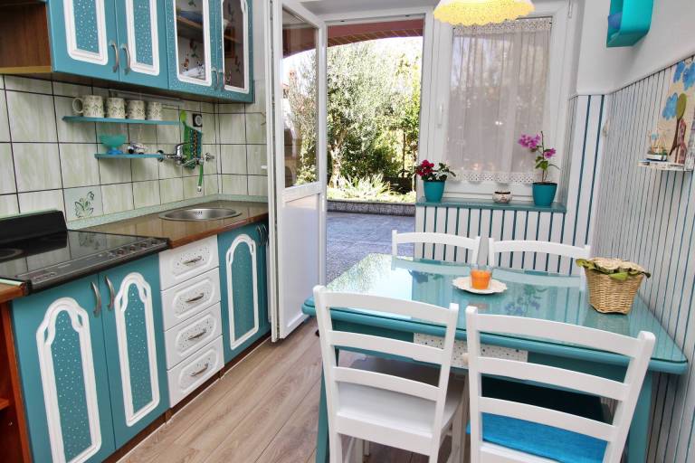 Rental apartment with terrace & grill in Crikvenica
