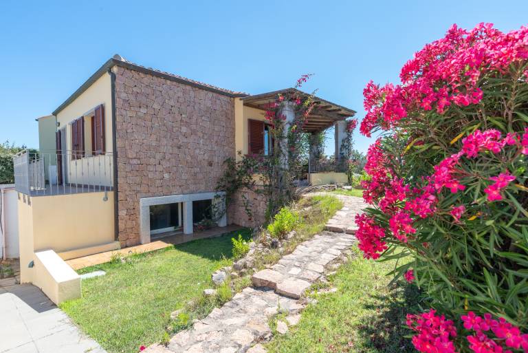 Pet-Friendly Villa Athena with Wi-Fi, Garden & Terrace — photo 3