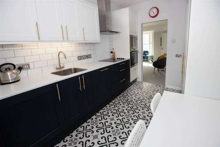 Holiday apartment with yard — photo 3