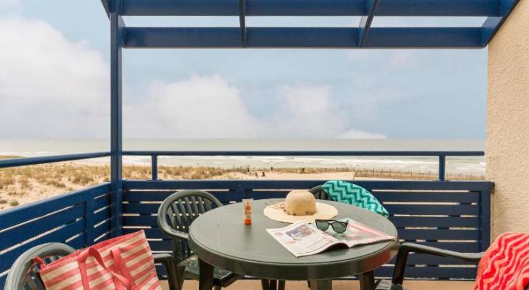 Apartment with terrace, yard & pool | Next to the beach | Pets are welcome — photo 3