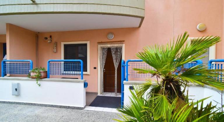 Holiday apartment with 2 rooms for 6 persons — photo 4