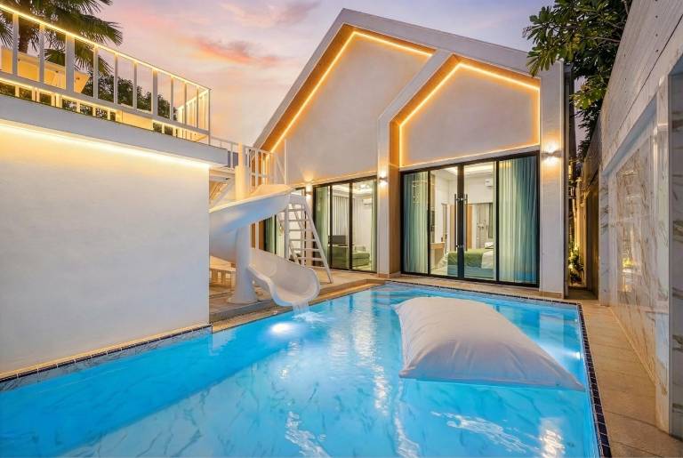 House with BBQ, private pool & terrace in Chonburi