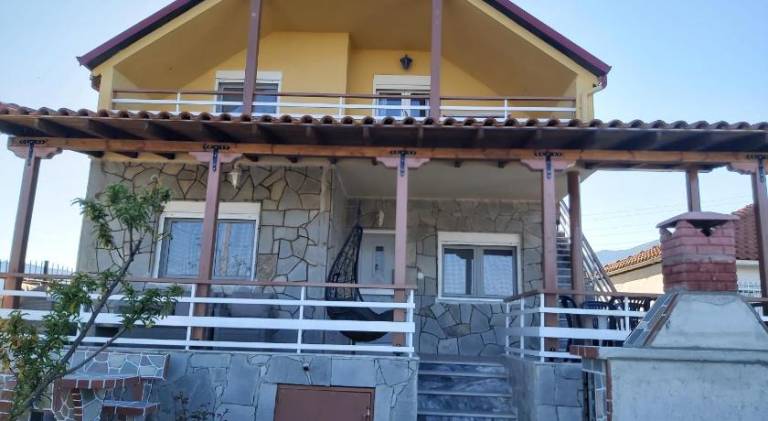 Holiday apartment with grill, terrace & yard in Thessaloniki