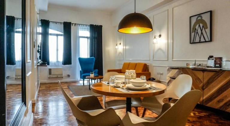 Beautiful serviced apartment with terrace & pool | Perfect for remote work | Pet-friendly — photo 2