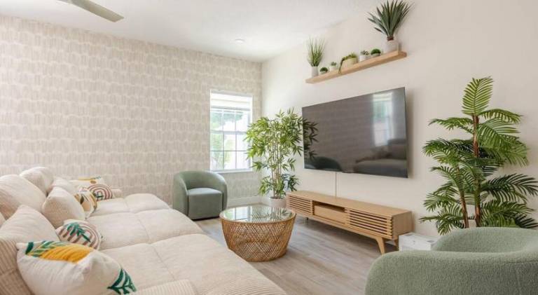 Vacation home with pool | Pets are welcome in Tampa, FL