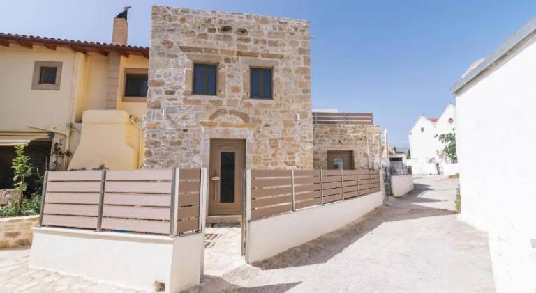 Vacation home with patio in Heraklion