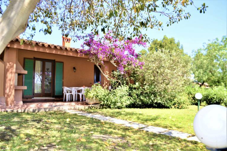 Villa with barbecue, garden & patio | Sea view in Muravera
