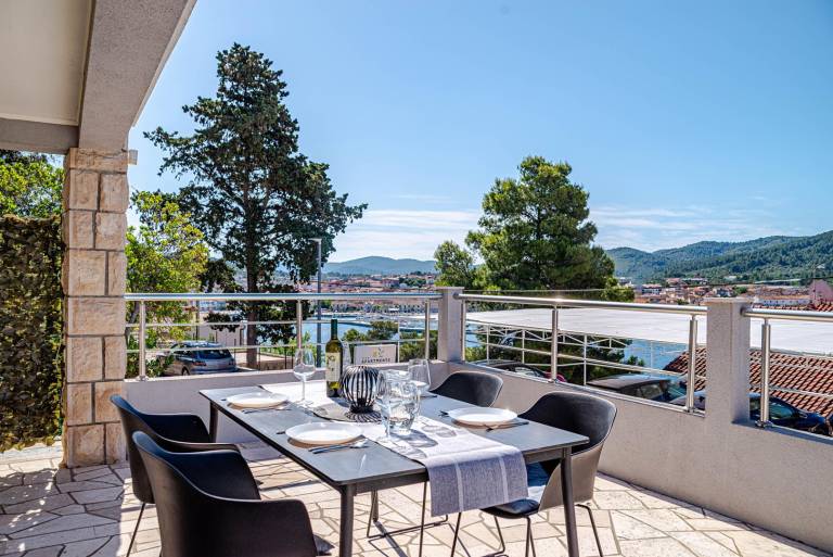 Rental apartment with grill, garden & terrace | Sea view in Dubrovnik