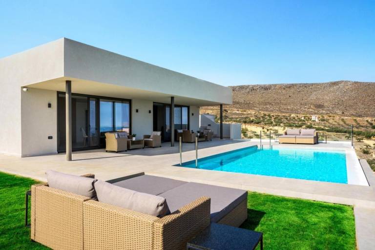 Charming villa with pool, patio & garden | Sea view | Dogs allowed in Hersonissos
