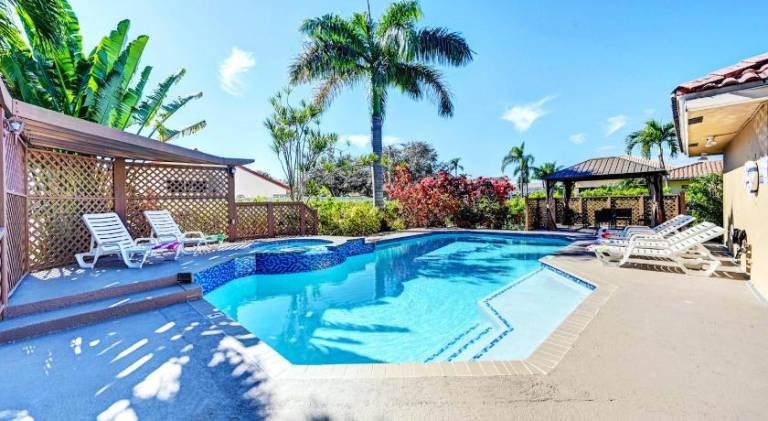 House with pool | Suitable for remote work in Dania Beach, FL