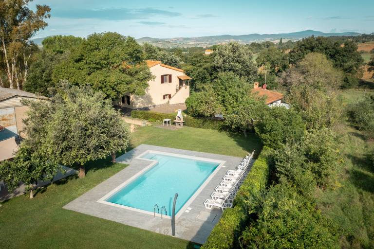 Apartment 'Rosmarino' with Shared Pool, Wi-Fi and Air Conditioning in Campagnatico