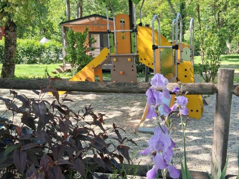 Child-friendly charming mobile home with terrace | Garden view | Dogs allowed — photo 3