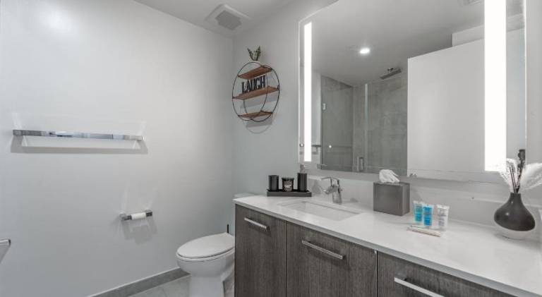 Wonderful rental apartment with hot tub & private pool | Next to Bayside Marketplace | Pets allowed — photo 3