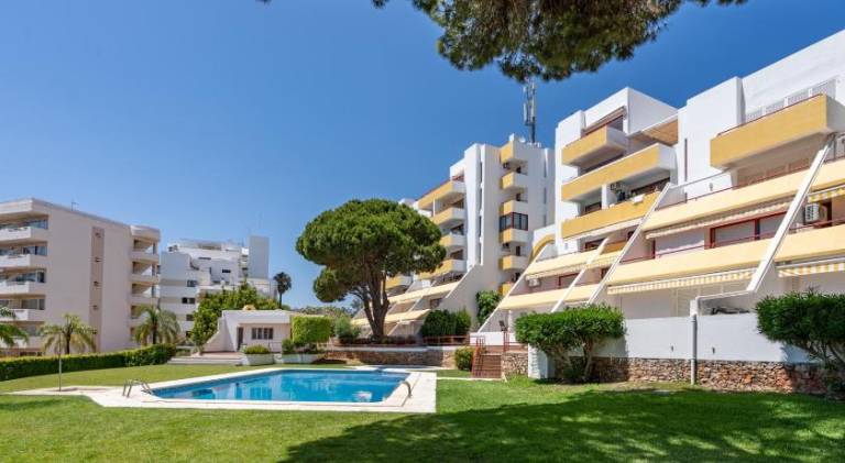 HostWise - Sunny Escape with a Pool & Balcony — photo 2