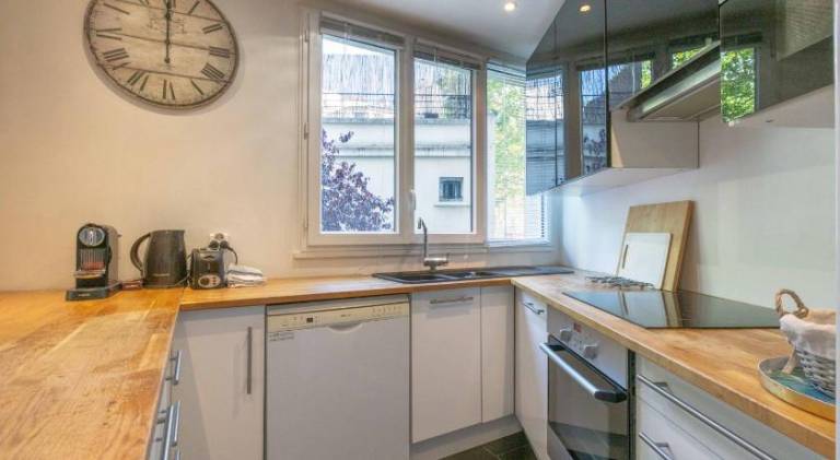 Paris City - Spacious 3 rooms flat for families - 3 minutes from metro station — photo 2