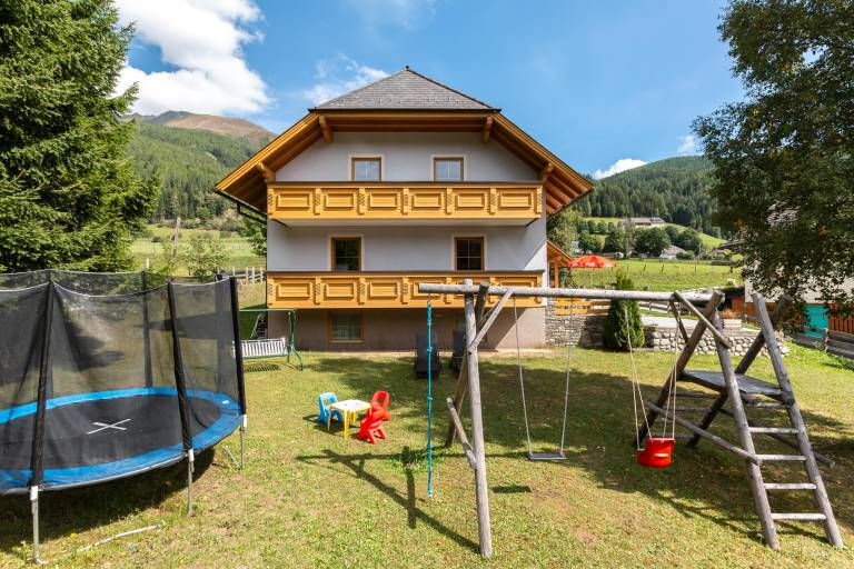 Vacation home with sauna, terrace & yard — photo 2