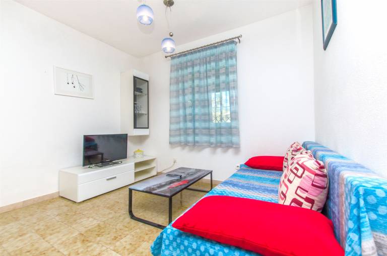 Charming apartment with patio & barbeque | Next to the beach | Pet-friendly in Hvar