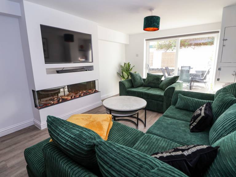 Children-friendly lovely cottage with yard & hot tub | Beach view | Pets are welcome — photo 3