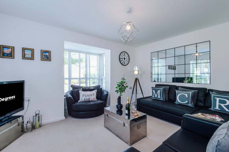 Villa with yard in Salford