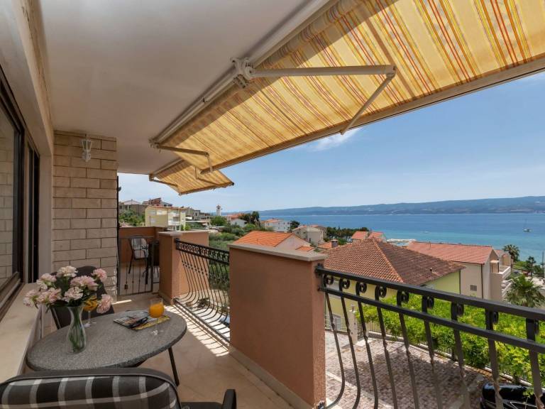 Dedicated room with barbecue, garden & terrace — photo 3