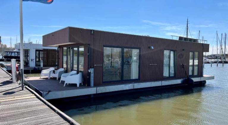 55 m&sup2; Hausboot