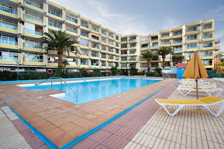 Fully equipped apartment with patio, yard & pool | Lake view | Suitable for remote work | Pet-friendly in San Bartolomé de Tirajana