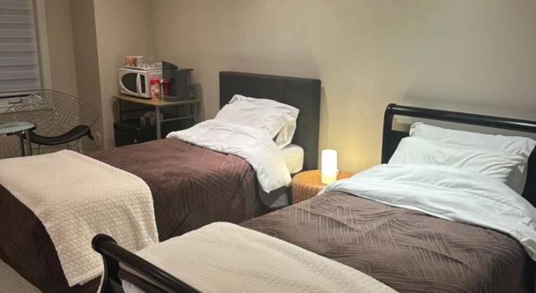 Toronto downtown Woodbine beaches private cozy room