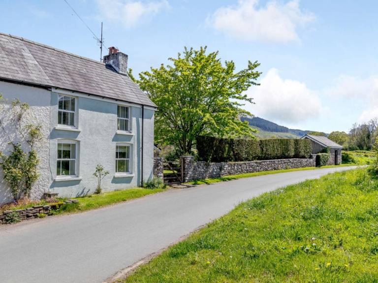 Cottage with yard | Pet-friendly in Usk
