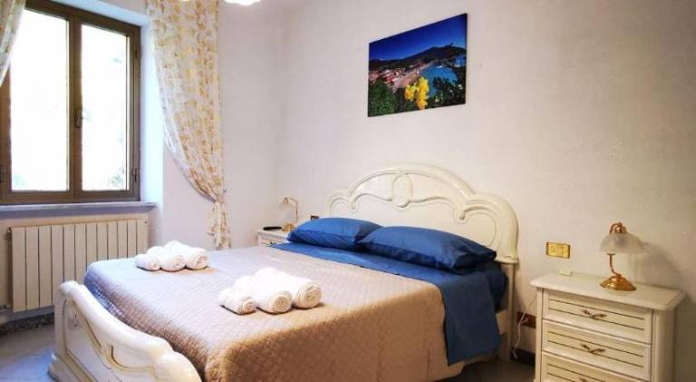 Rental apartment with 2 rooms for 5 persons in Moneglia