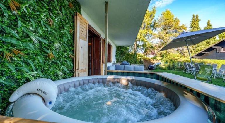 Rental apartment with hot tub — photo 2